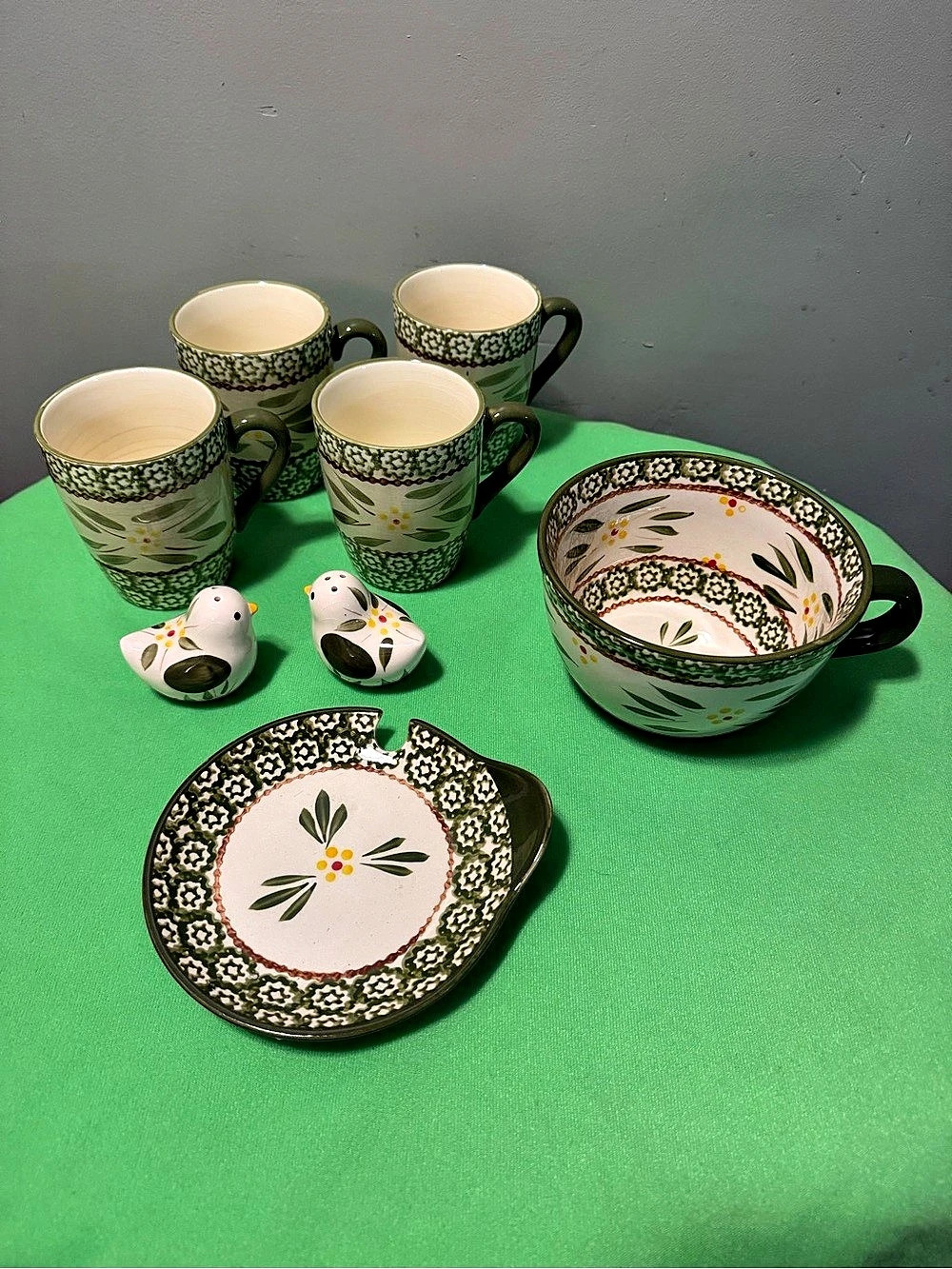 Temp-tations by Tara Old World 2402 Ceramic Floral Dinnerware Set Green White